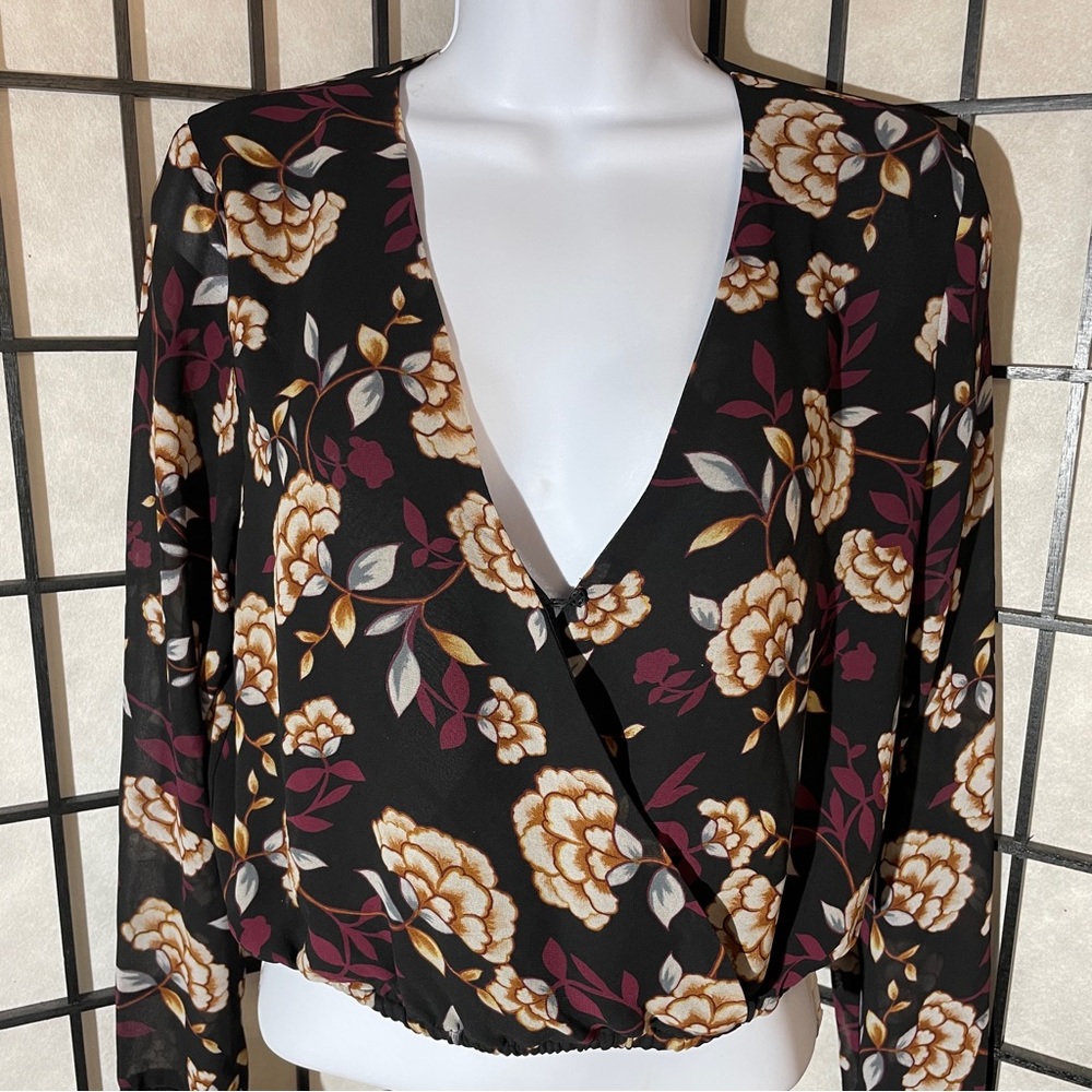 Forever 21 ladies crop blouse, size medium - Picture 3 of 8